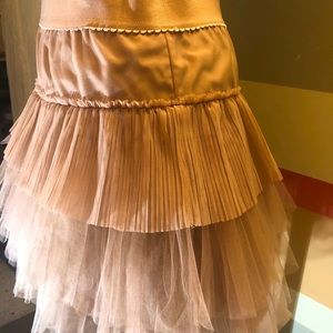 BCBG Ruffle skirt-like new!